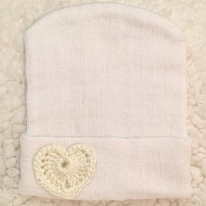 .Newborn BABY Hospital WHITE Beanie with HEART.